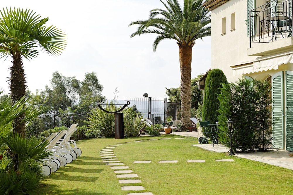 Hotel La Grande Bastide 68/75