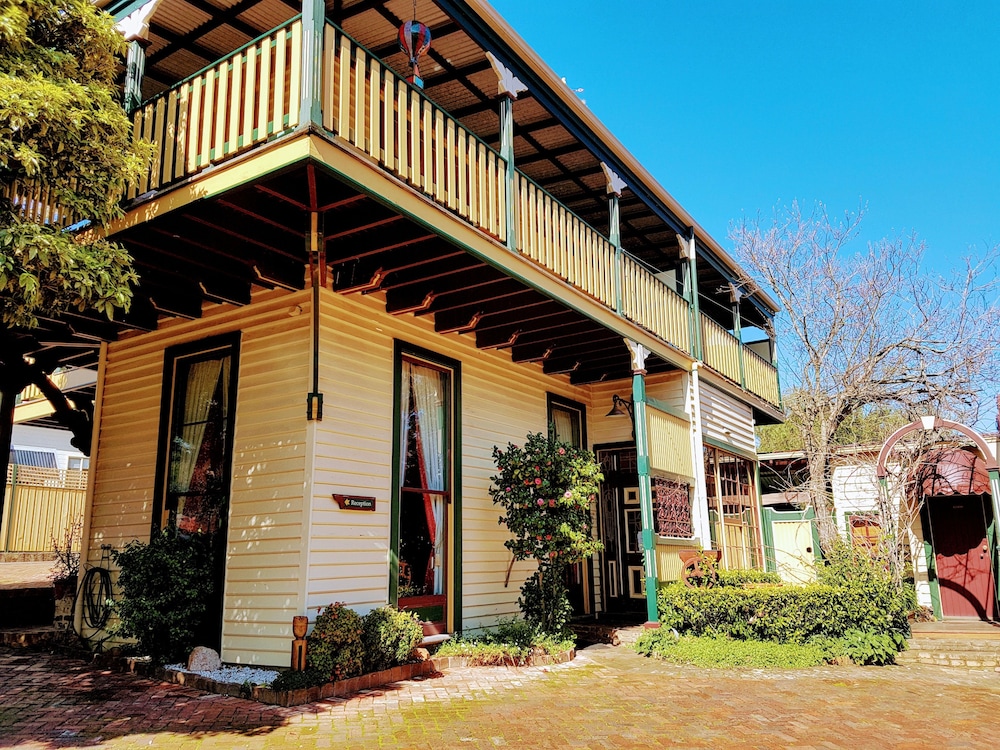 Bridgefield Guest House 4/50