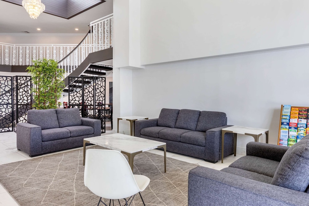 The Buena Park Hotel and Suites 28/34