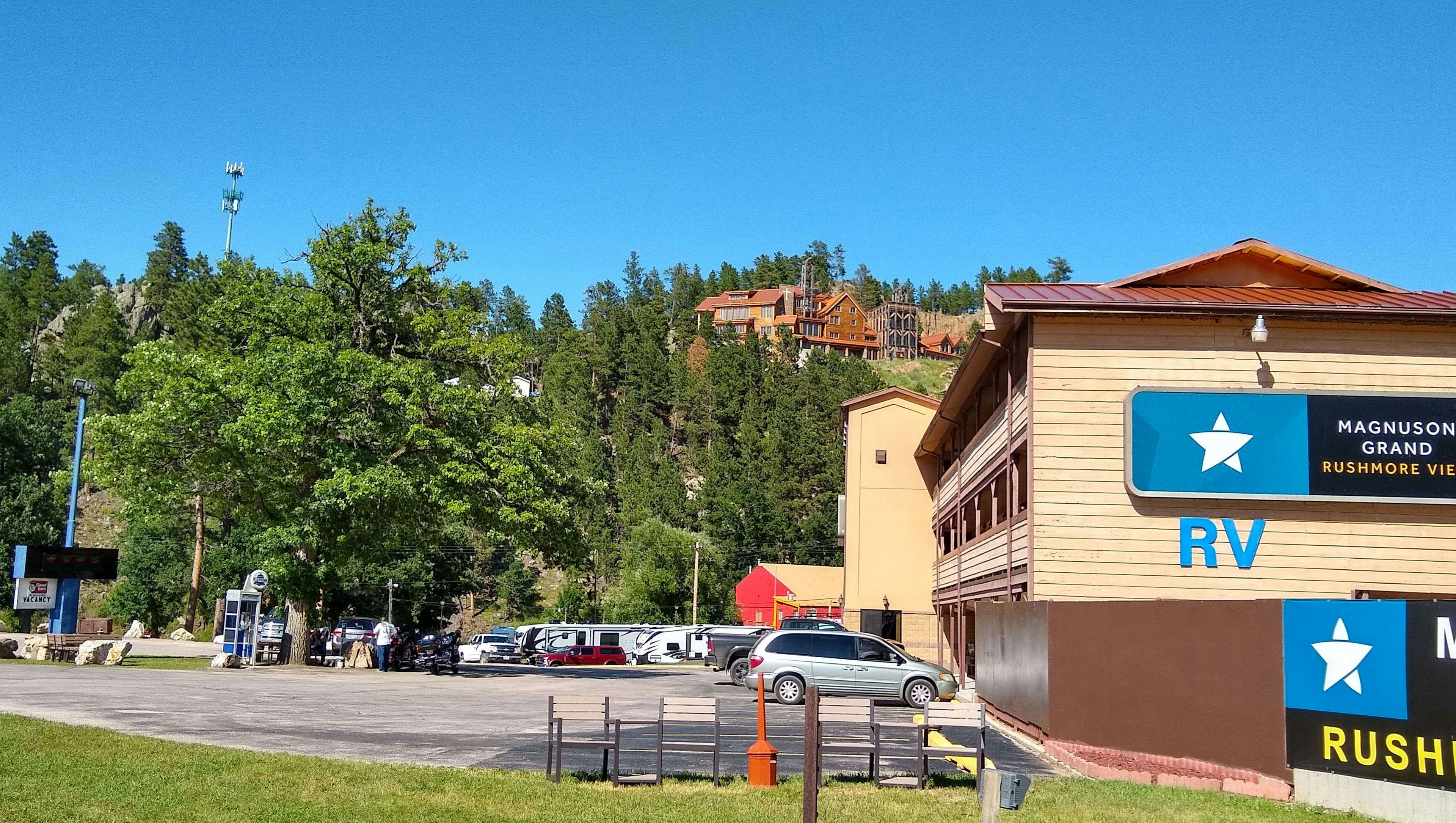 Magnuson Grand Rushmore View Extravelodge Mt Rushmore Keystone 8/12