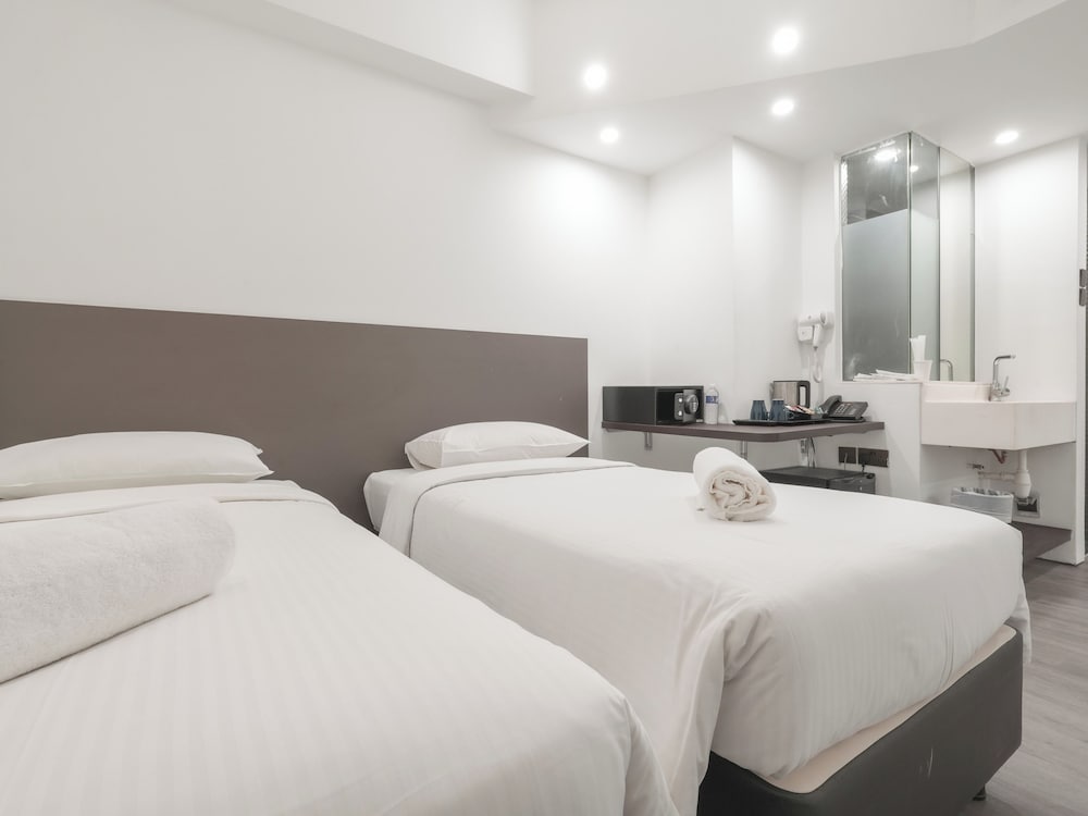 A Hotel Dickson 27/50