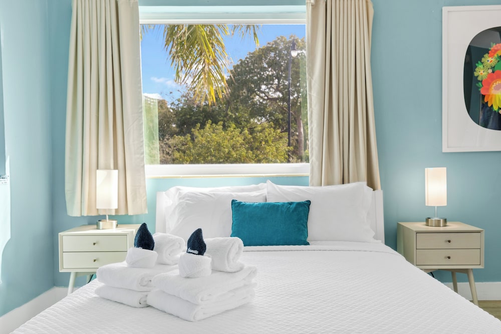 SUPERIOR, SUITE, QUEEN BED, PARK VIEW, TERRACE