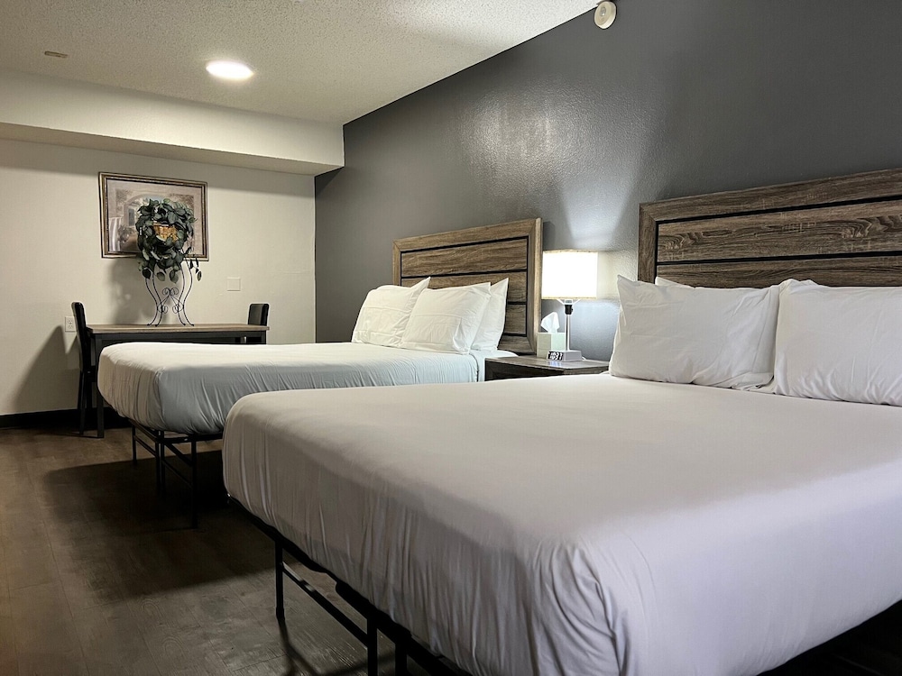 Siegel Slots and Suites 19/32
