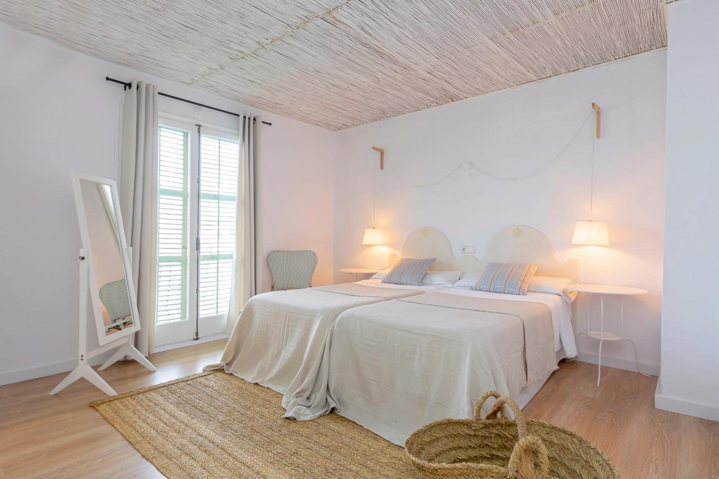 Room, Twin Beds, Can Beia Hostal Boutique 2/2