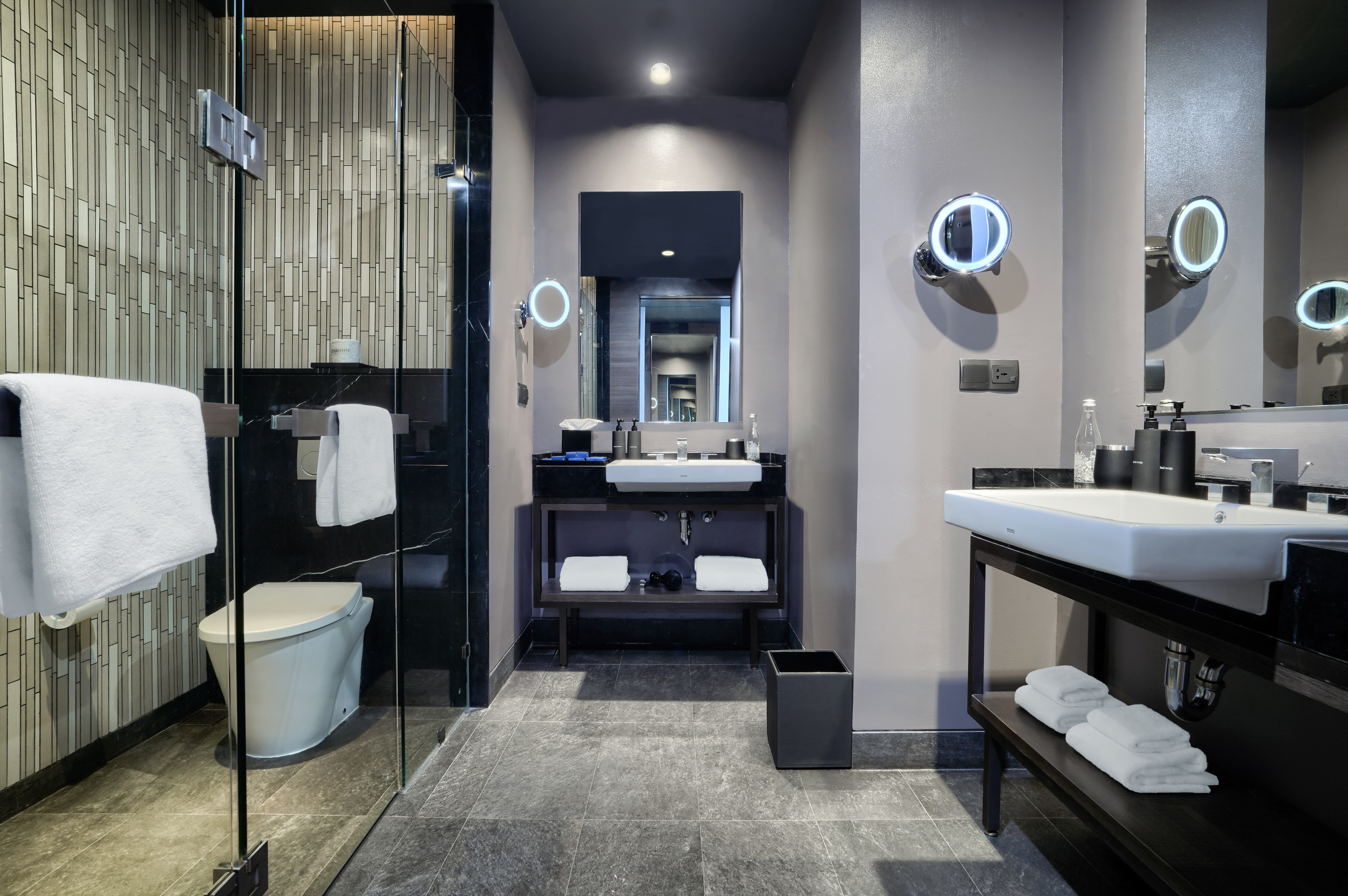 Deluxe Twin Studio, Discovery SCBD 4/4