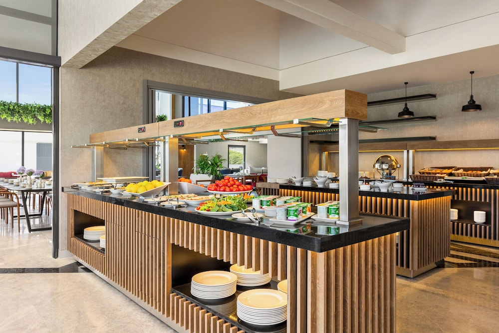 Ramada Encore by Wyndham Istanbul Arnavutkoy 46/64