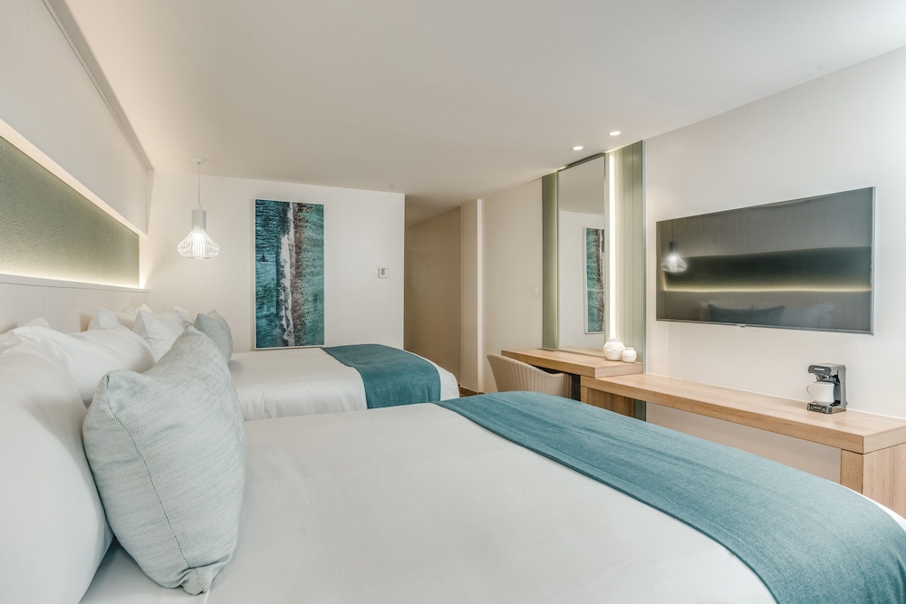 Courtyard, 2 Queen Beds, Balcony، Fort George Hotel And Spa 8/9
