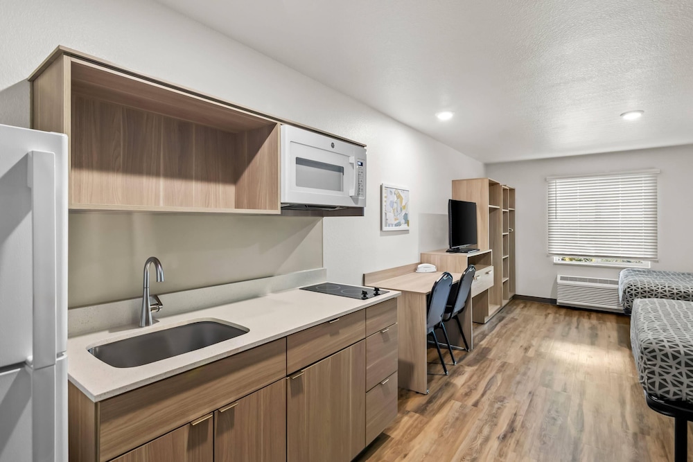 WoodSpring Suites Palm Springs - West Palm Beach, FL 44/44