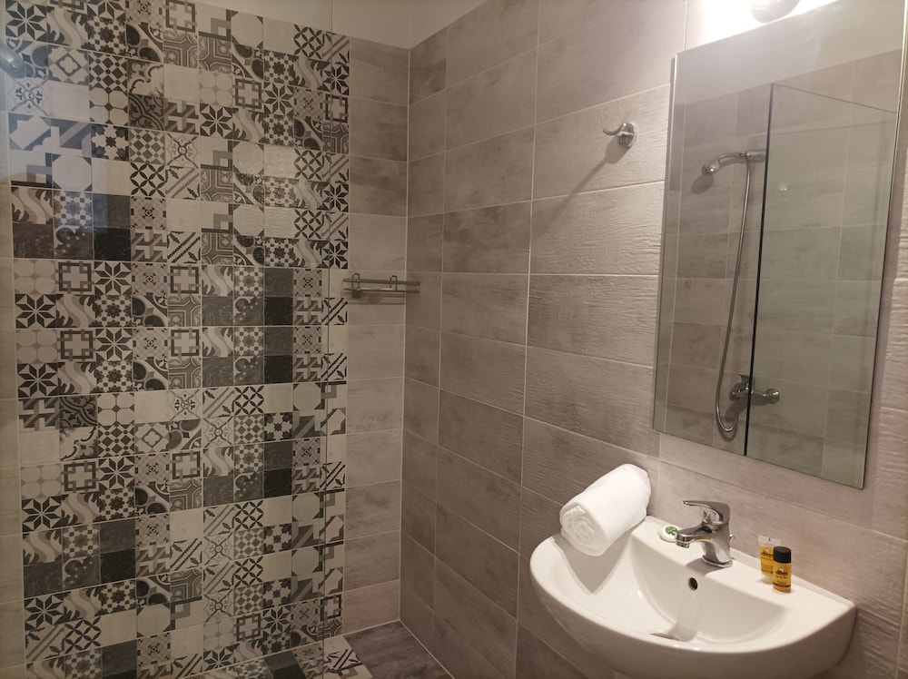 Tins Hotel City 42/50