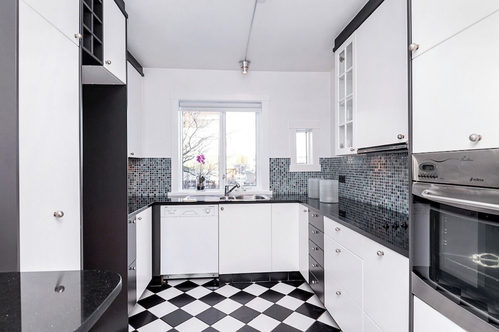 FREYJA GUESTHOUSE & SUITES 10/47