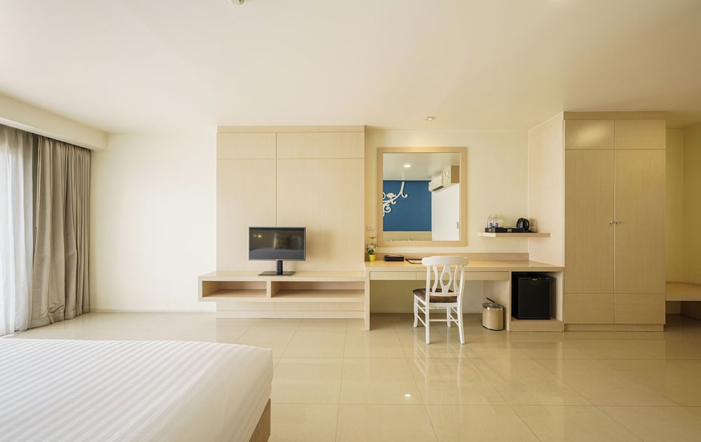DELUXE, DOUBLE BED
