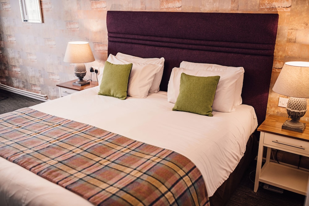 Manor House Hotel 8/48