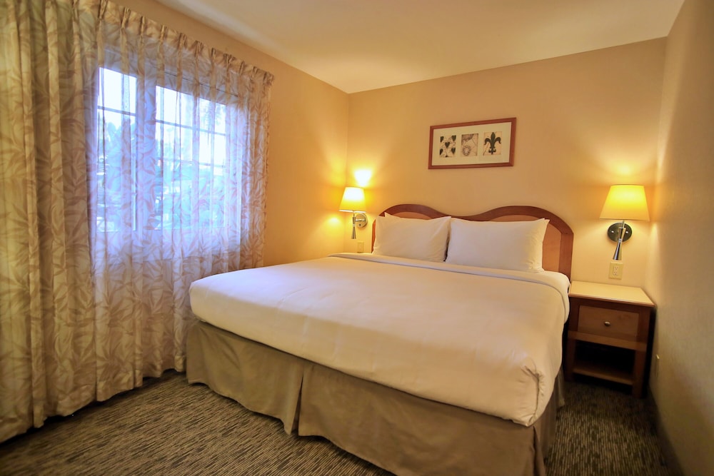 SUITE, KING BED, PARLOR, SOFA