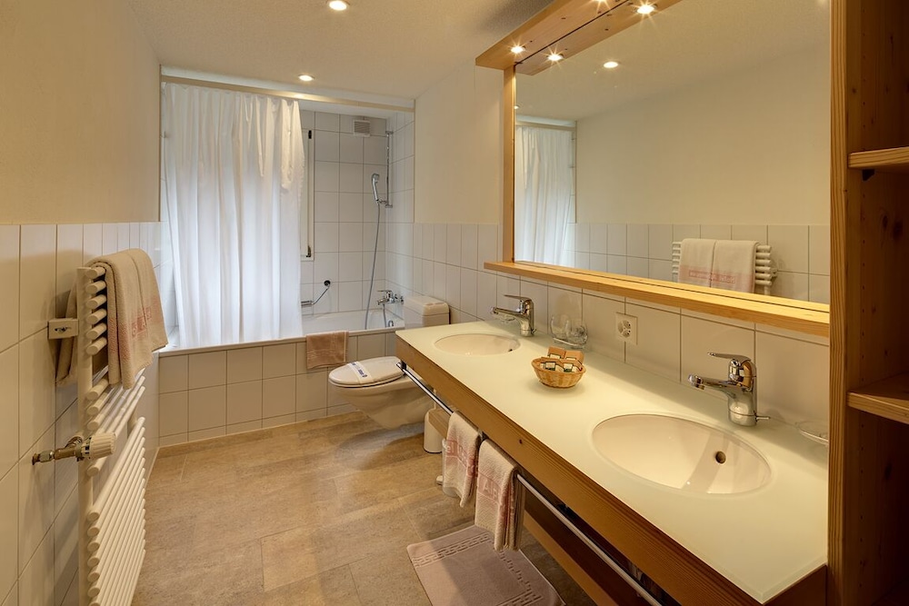 Hotel Alpenrose Wengen 42/44