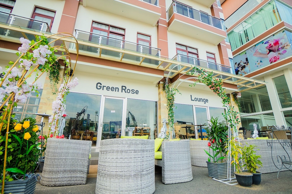 Green Rose Hotel 2/30