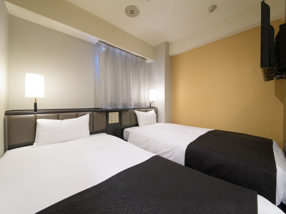 ROOM, TWIN BEDS