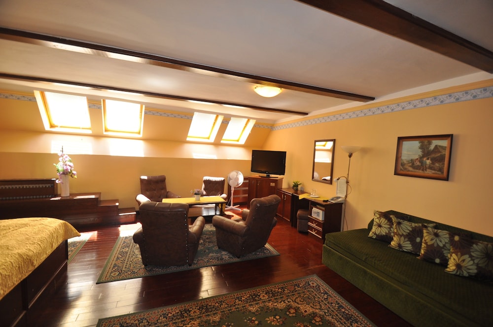 HOTEL BARBAKAN 20/38