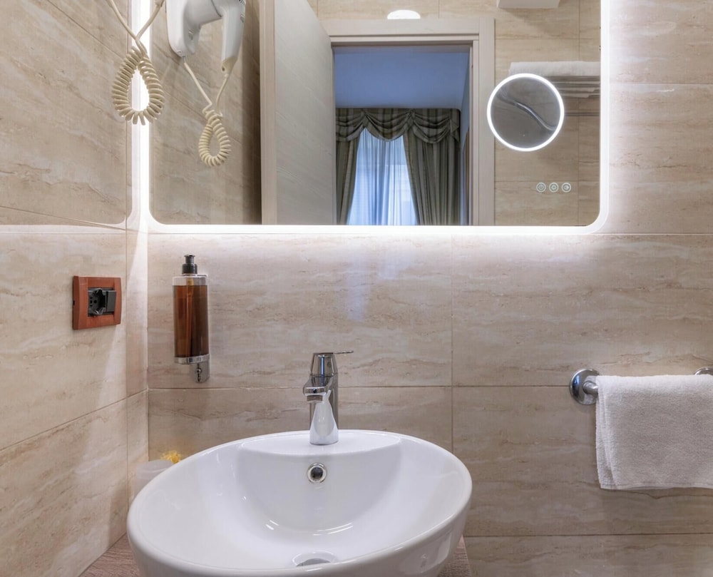 HOTIDAY Room Collection - Roma Porta Pia 45/50