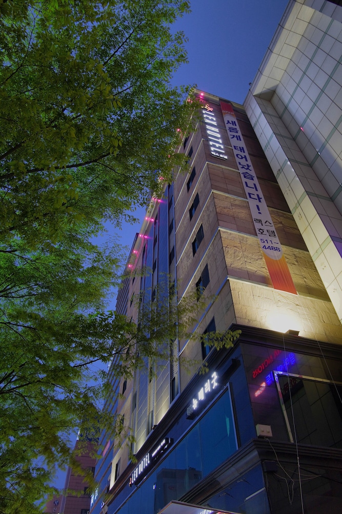 Lex Hotel 8/50