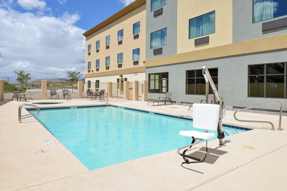Holiday Inn And Suites Globe 5/55
