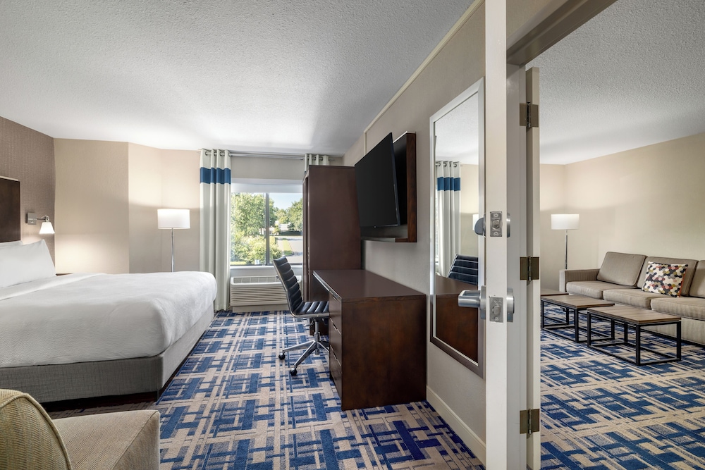 Four Points by Sheraton Charlotte - Lake Norman 16/42