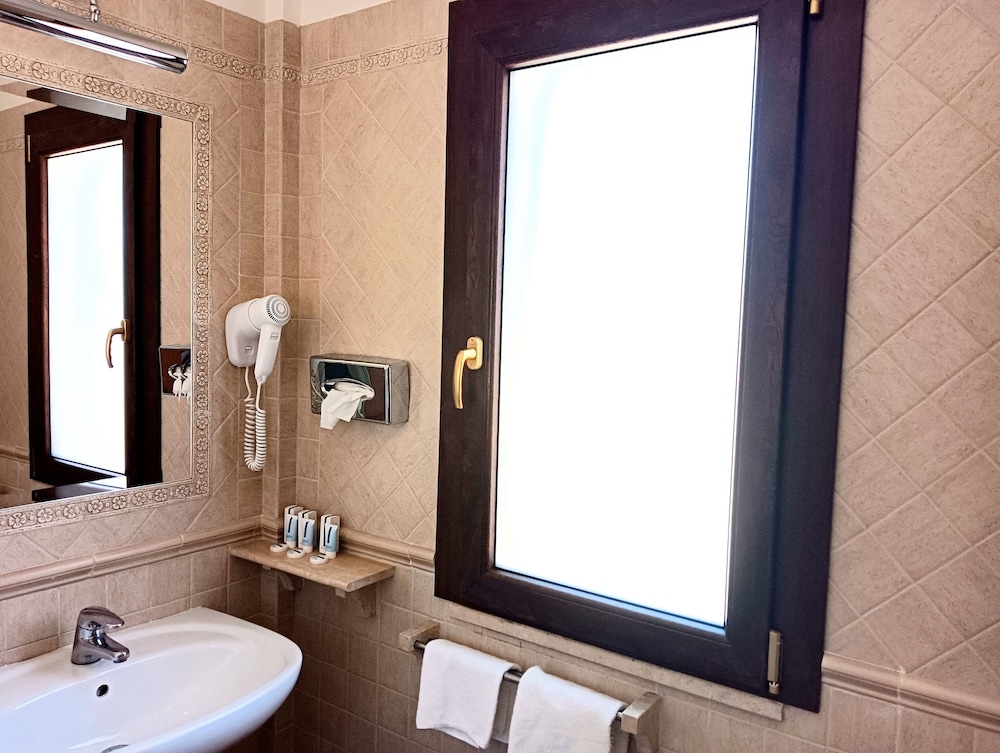 غرفة ثلاثية بثلاثة أسرّة بشرفة، Hotel Riviera Fiumicino 2/2