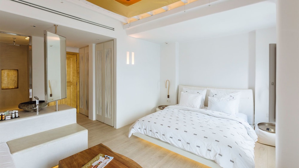 Cavo Tagoo Mykonos 9/50