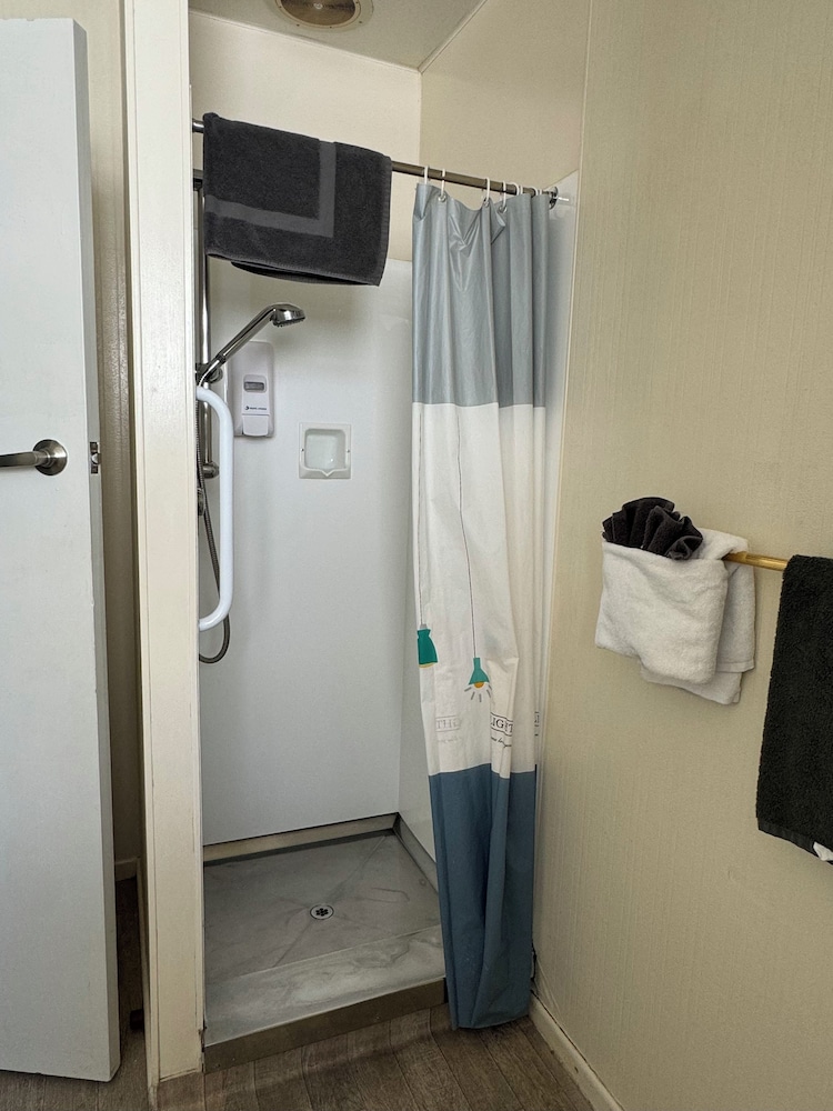 Diplomat Motel 40/68