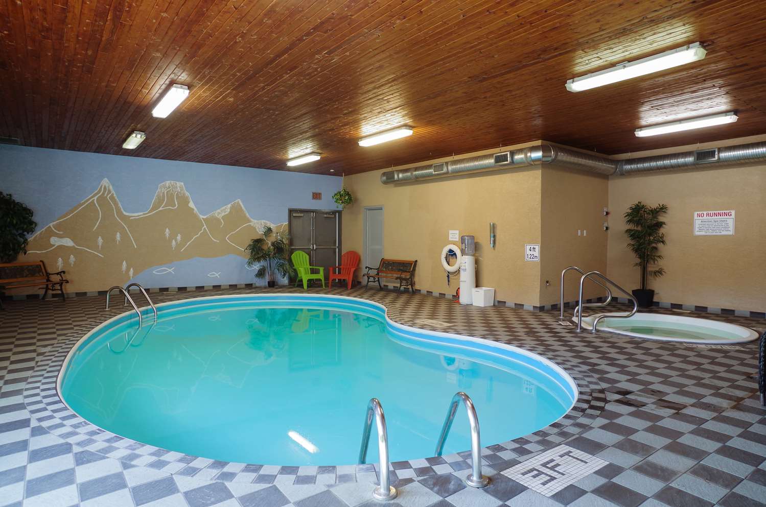 EasyStay Inn & Suites Fernie 30/37