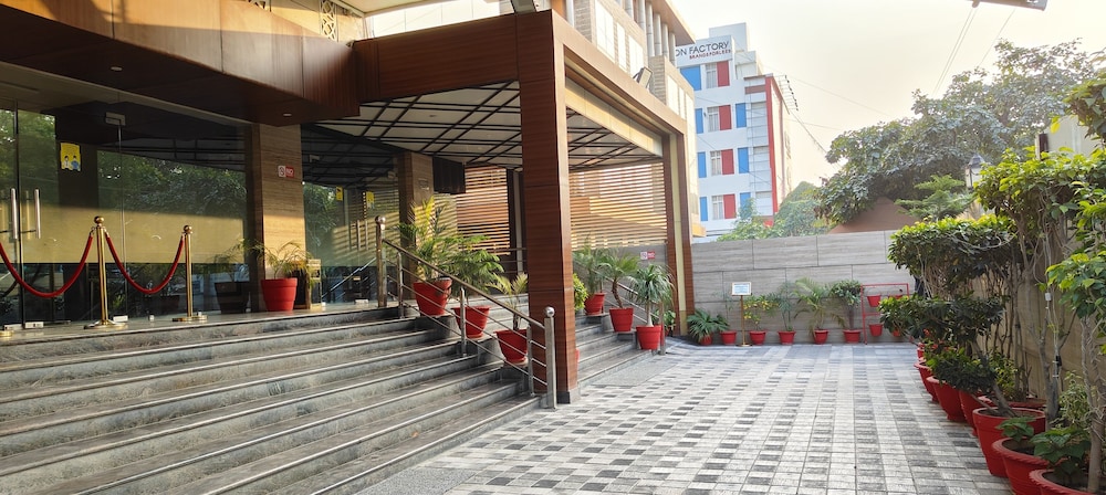 Pinnacle by Click Hotels, Lucknow 60/63