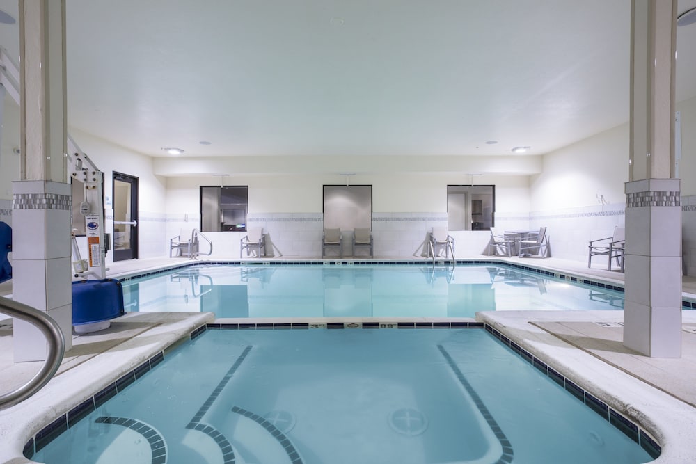 Holiday Inn Express Kansas City - At The Legends 41/60