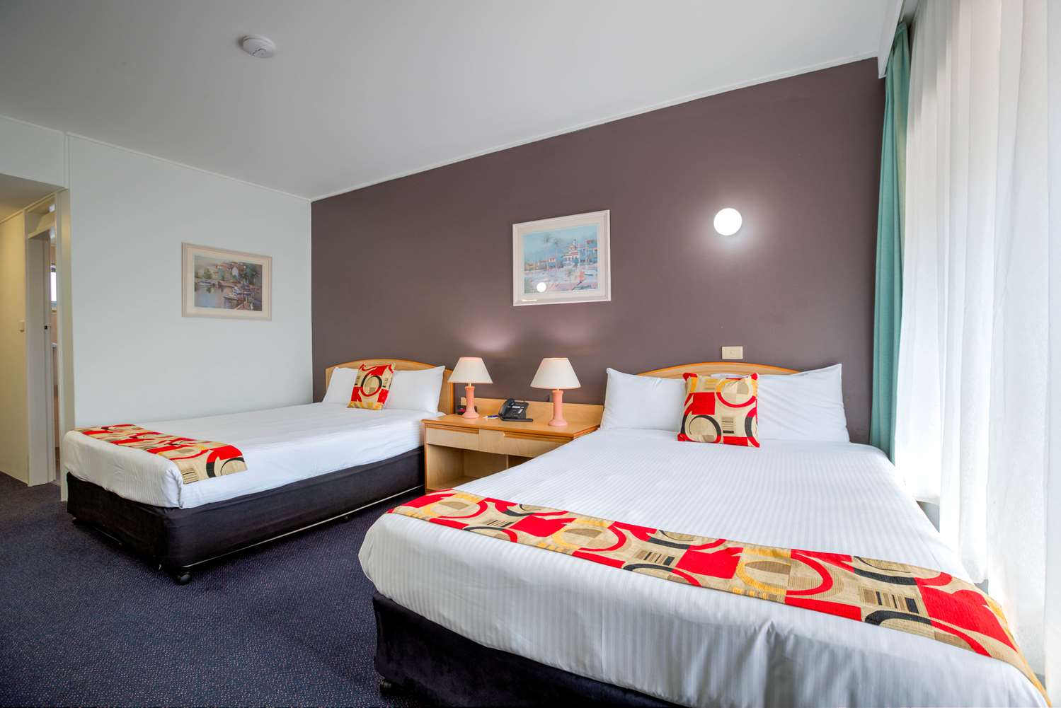 Executive, 1 Queen and 1 Single Bed