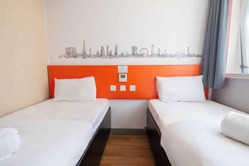 غرفة قياسية بسريرين منفصلين، easyHotel Croydon 5/10