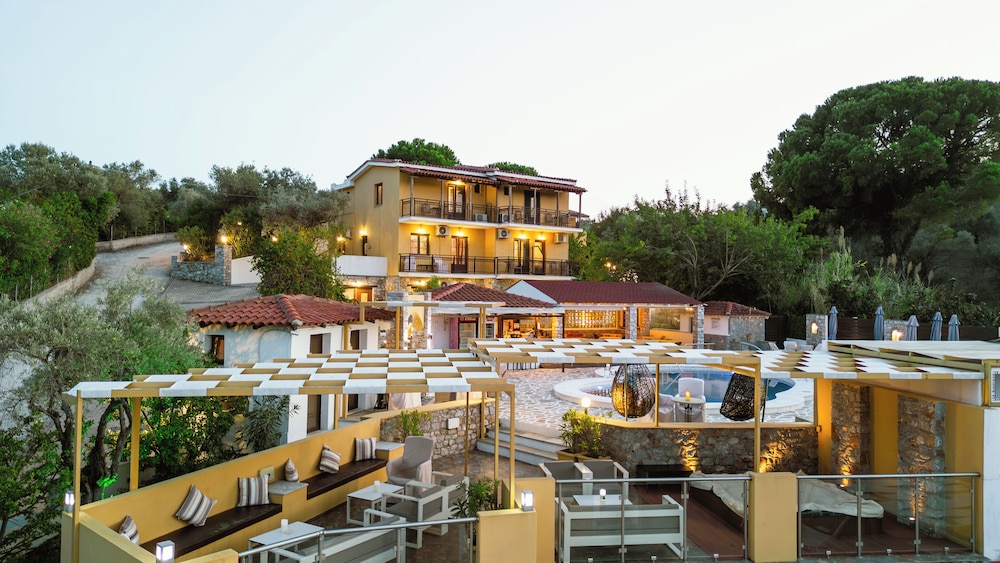 SKIATHOS ISLAND SUITES 2/50