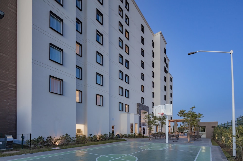 Staybridge Suites Silao 5/60