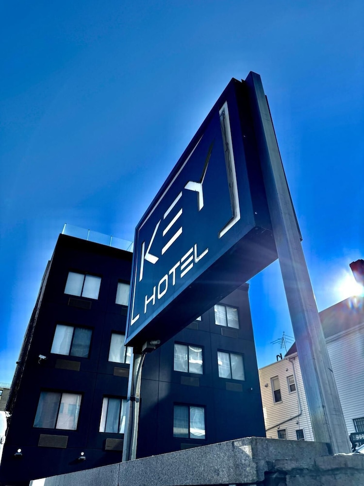 Hotel Key LaGuardia Airport 3/46
