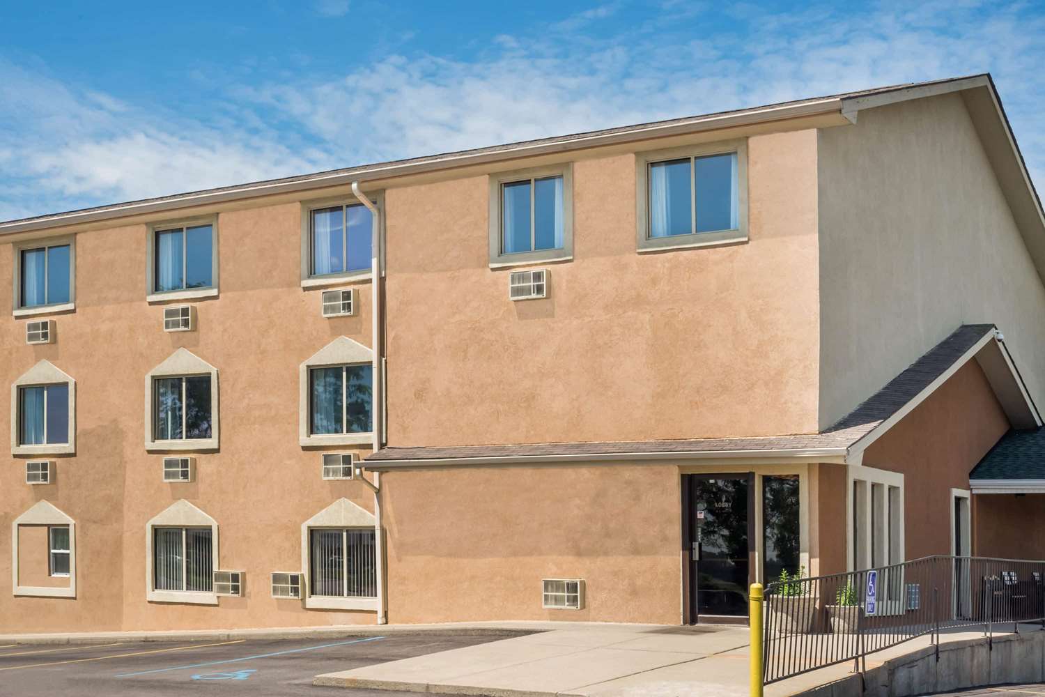 Super 8 by Wyndham Columbus IN 2/33