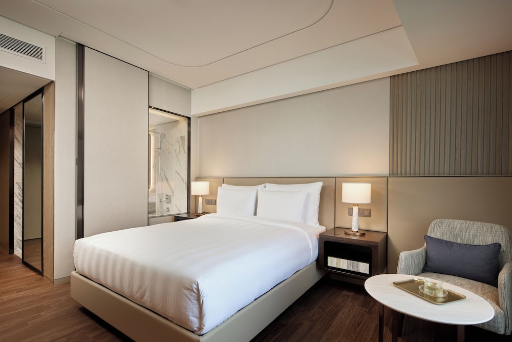 Residential, Deluxe, Queen Bed