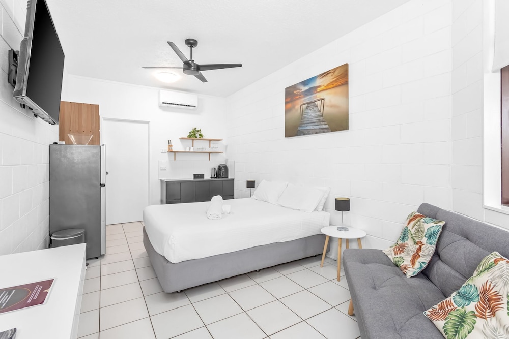 Courtyard, Budget, Studio, Queen Bed