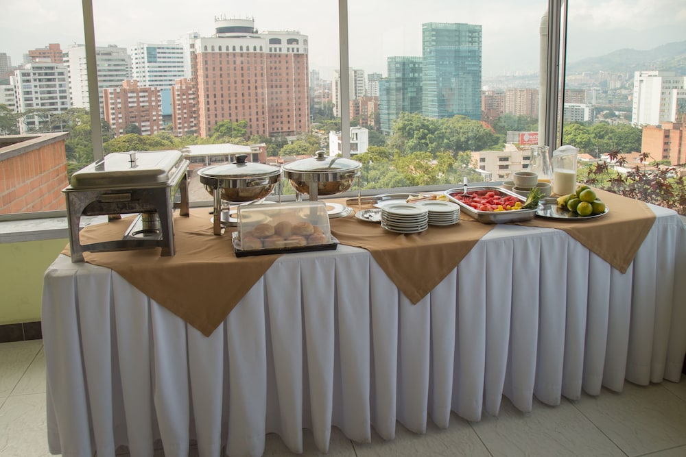 Aparta Suites Torre Poblado 31/40