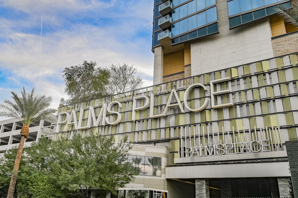 StripViewSuites at Palms Place 8/79