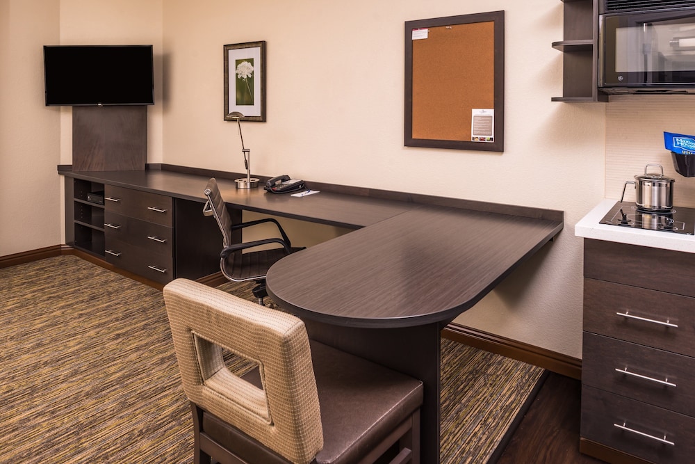 Candlewood Suites Kansas City 46/53