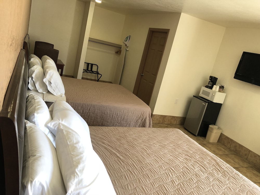 Topper Motel 13/47