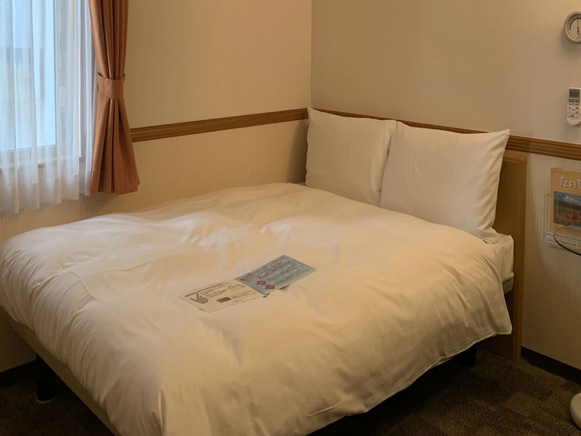 ECONOMY, DOUBLE BED, SMOKING