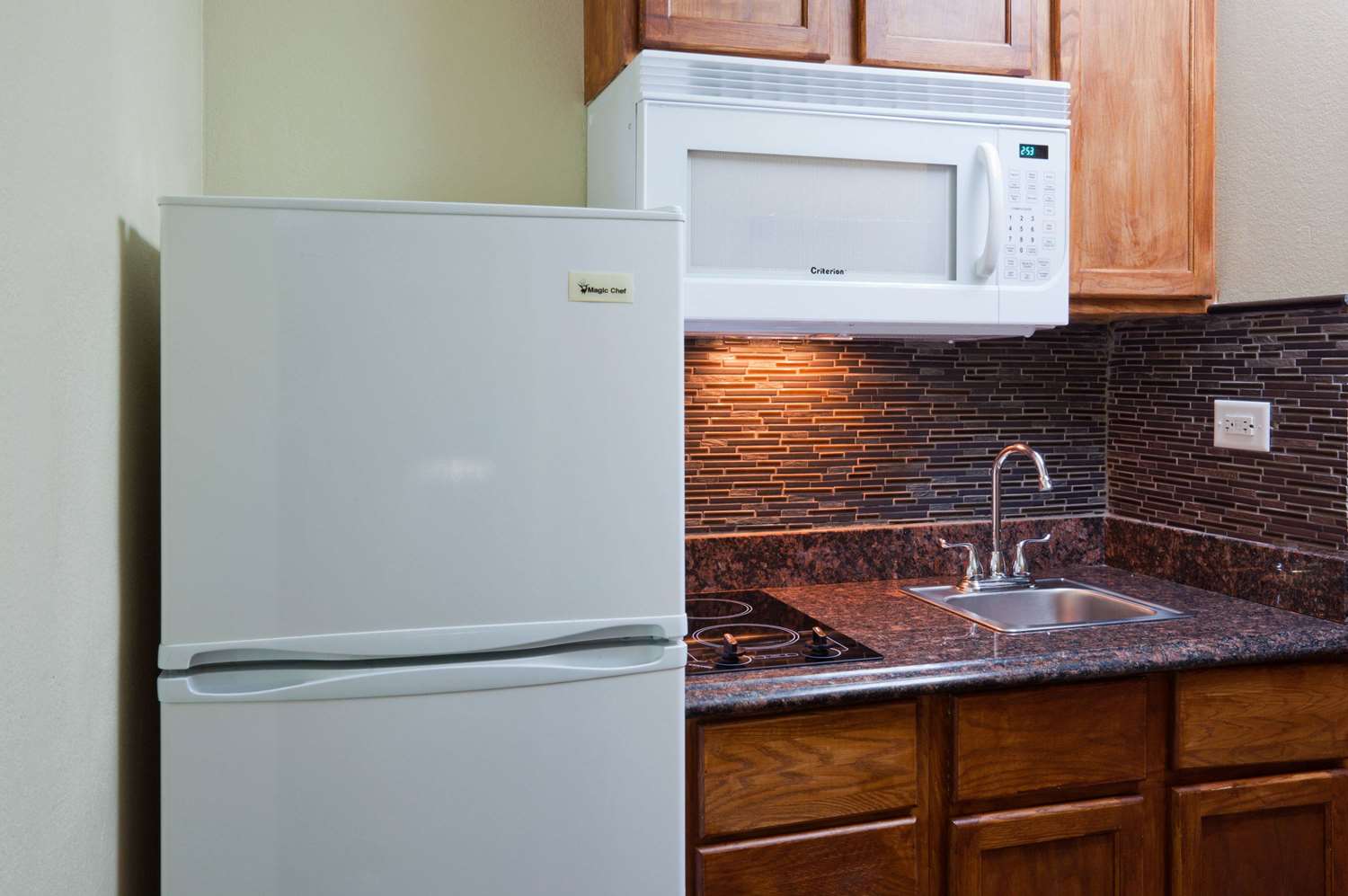 AmericInn by Wyndham Shakopee Near Canterbury Park 20/20
