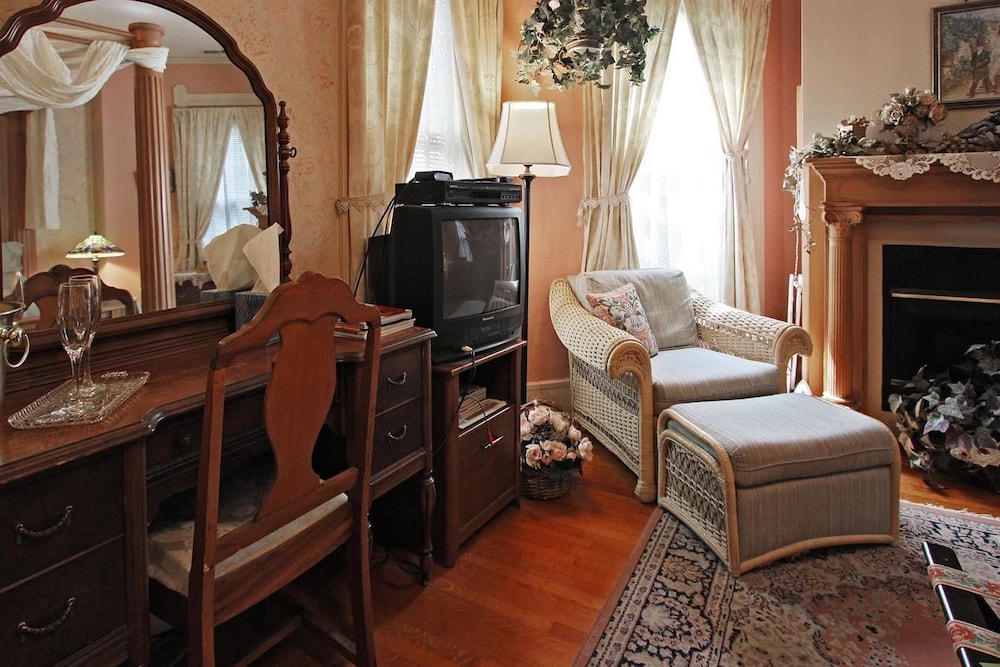 Old Northside Bed Breakfast 37/55