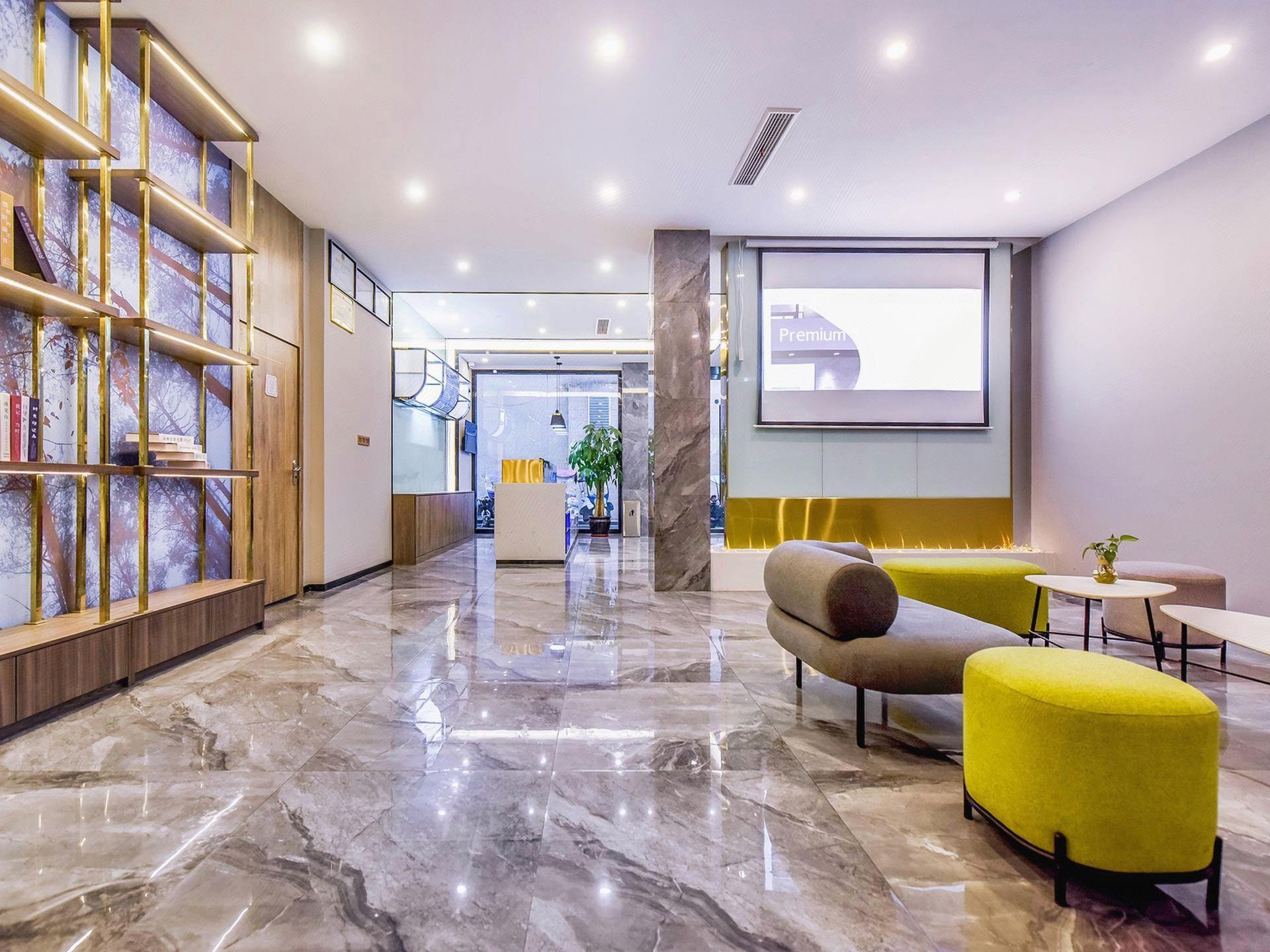 7 Days Inn (Rongchang Commercial Pedestrian Street) 26/28