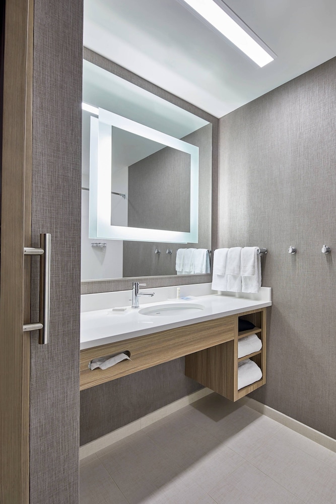 SpringHill Suites by Marriott Charlotte at Carowinds 8/40