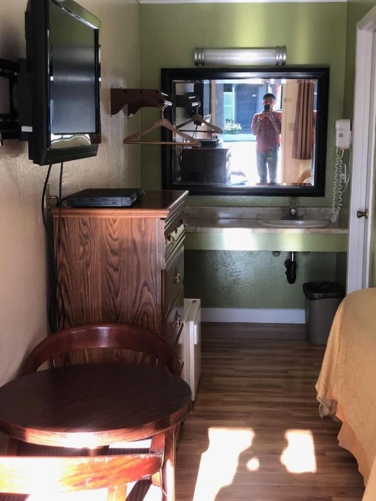 Kelseyville Motel 4/36