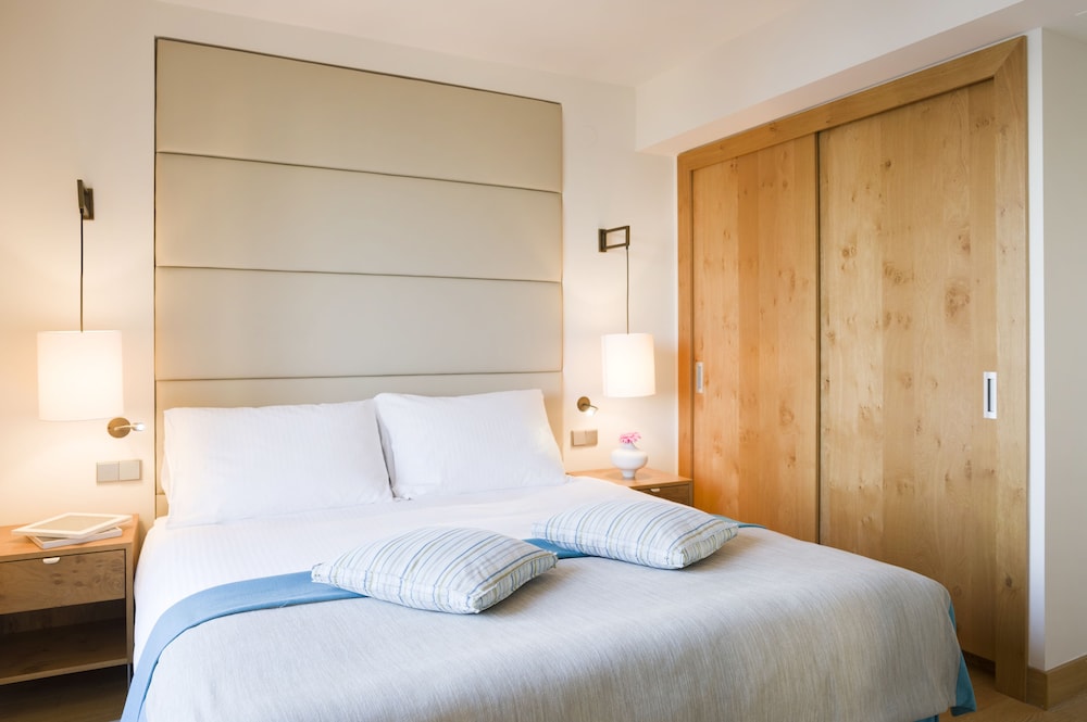 2 BEDROOMS, RESIDENCE, SEA VIEW